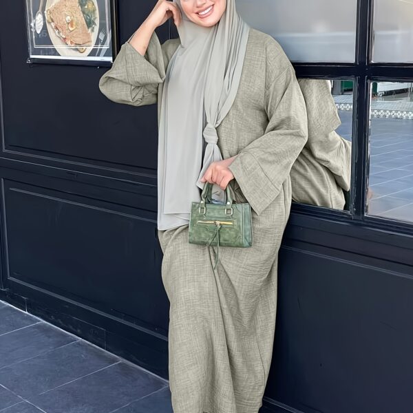 Effortlessly chic Dubai Abaya Robe from Newness, perfect for any occasion. A flowing, elegant robe in a luxurious fabric.