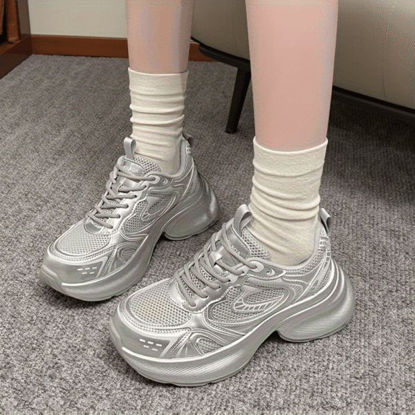 Newness Chunky Dad Sneakers: Comfortable and trendy chunky sneakers, perfect for elevating any outfit.