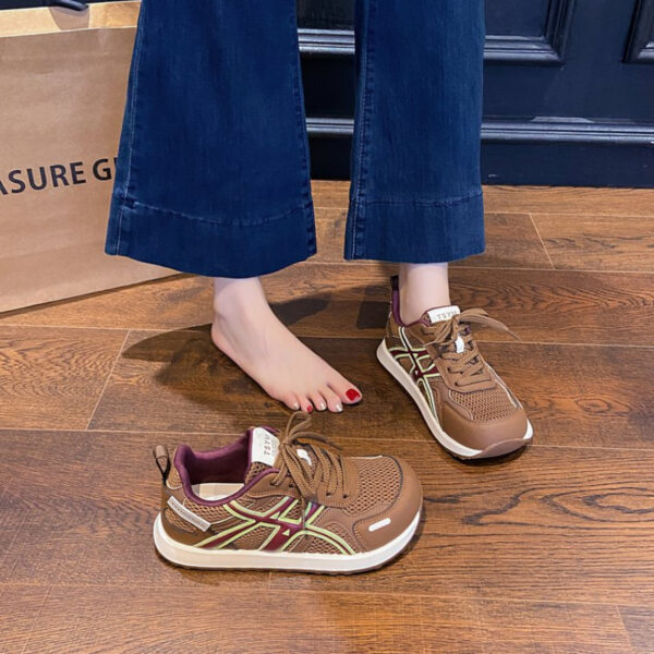 Newness Urban Escape Autumn Sneakers in rich fall colors, perfect for everyday wear. Stylish and comfortable footwear for the autumn season.