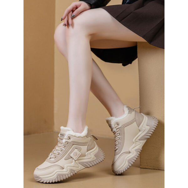 Newness CityStride Low-Top Sneakers: Elevate your style with these versatile sneakers, perfect for any occasion. Image shows the shoes from a side angle showcasing their sleek design and comfortable fit.