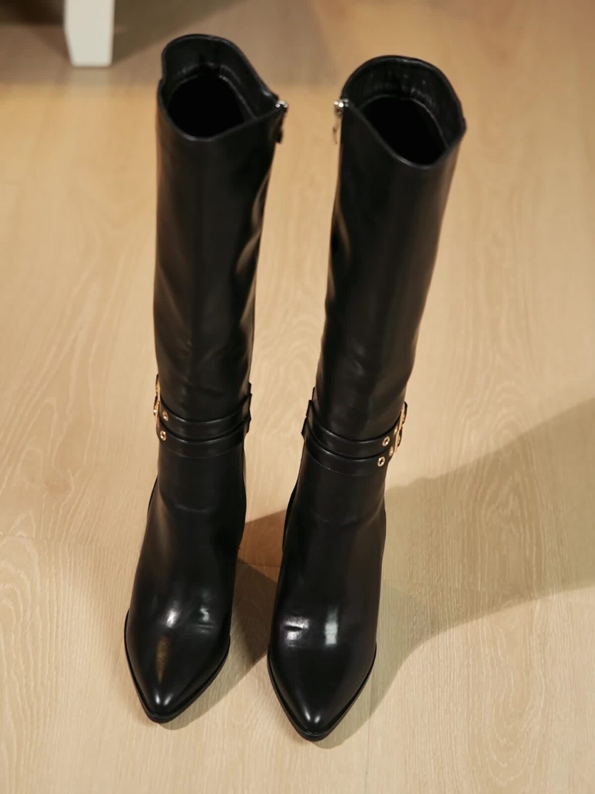 Newness Empower Pointed Toe Knee High Boots in brown leather Stylish boots perfect for parties and everyday wear