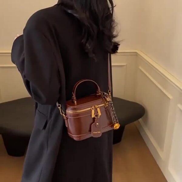 The Newness Riviera Vintage Boxy Tote, a chic and stylish boxy handbag perfect for any occasion. View the bag's structured shape, vintage-inspired details, and high-quality materials.