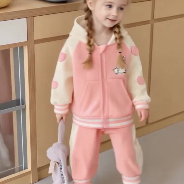 Adorable Spring Blossom Girls' Tracksuit, perfect for outdoor play. A charming pink and floral tracksuit, ideal for spring and summer.