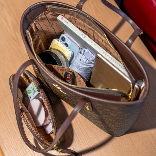 Newness Architect Tote Bag Set: A stylish duo of geometric tote bags in durable PVC. Perfect for everyday use or a chic weekend getaway.