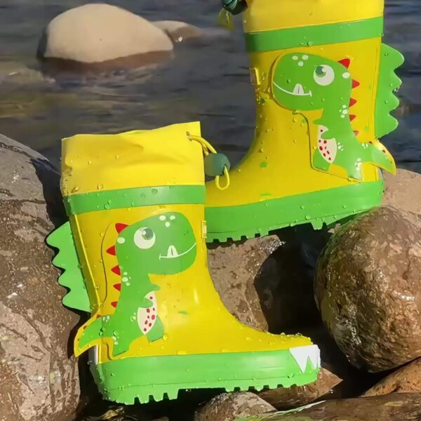 Newness Adventure-Ready Dino Rain Boots: Adorable dinosaur rain boots, perfect for kids' rainy day adventures.