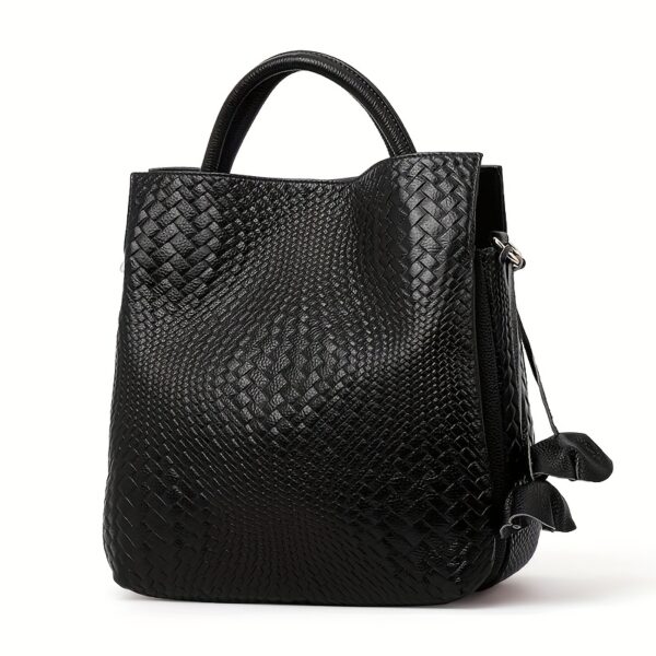 Newness Cairo Nights Black Leather Tote: A luxurious black leather tote bag with elegant structure, perfect for everyday chic.