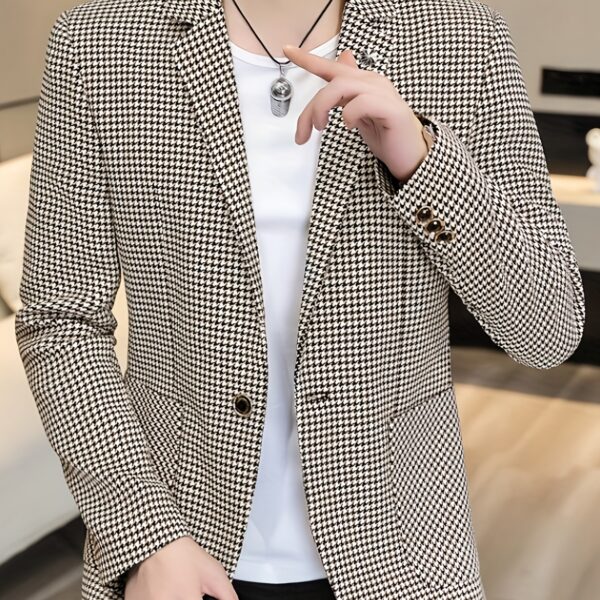 Newness Metropolitan Plaid Sport Coat in premium polyester, perfect for spring and autumn. Model wearing a stylish, sophisticated plaid sport coat.
