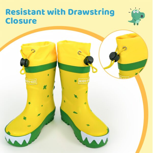 Newness Adventure-Ready Dino Rain Boots: Adorable dinosaur rain boots, perfect for kids' rainy day adventures.
