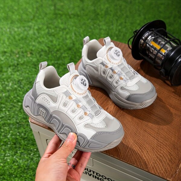 Stylish and breathable Cloud Runners running sneakers for boys by Newness. Perfect for active kids, these sneakers offer comfort and style.