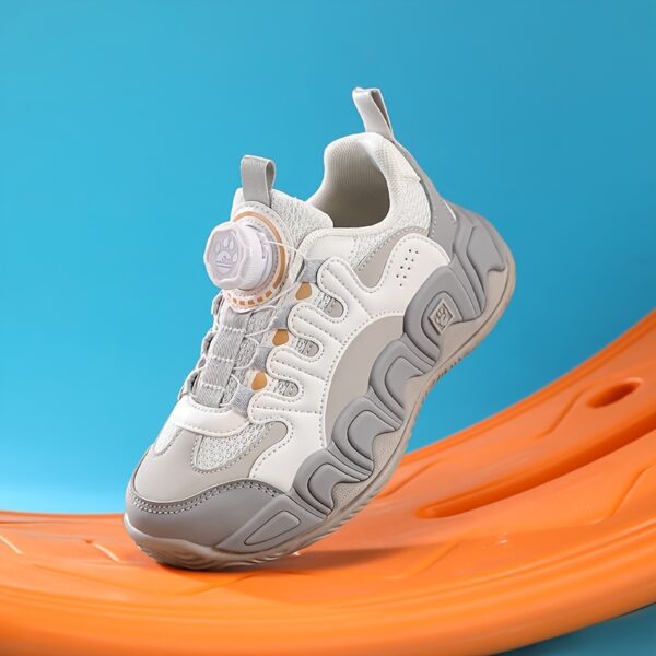 Stylish and breathable Cloud Runners running sneakers for boys by Newness. Perfect for active kids, these sneakers offer comfort and style.