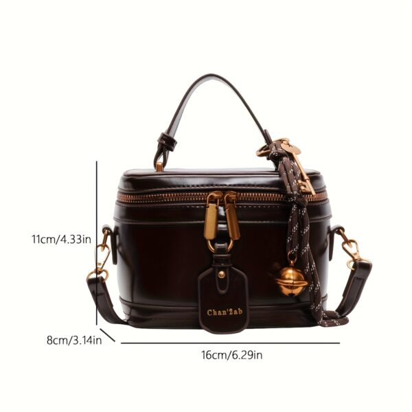 The Newness Riviera Vintage Boxy Tote, a chic and stylish boxy handbag perfect for any occasion. View the bag's structured shape, vintage-inspired details, and high-quality materials.