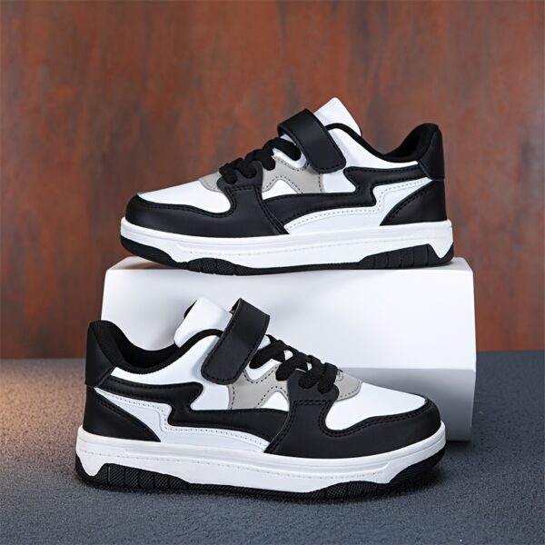 Stylish and comfortable striped and plaid boys' sneakers from Newness, perfect for everyday wear. Durable construction ensures long-lasting use.