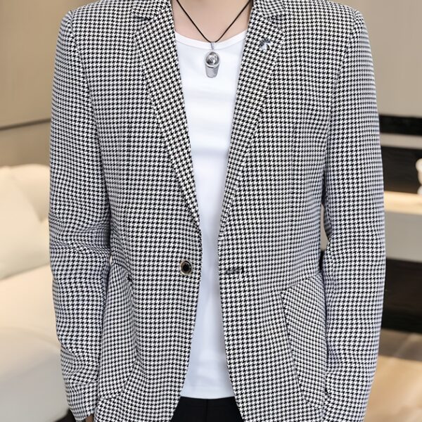 Newness Metropolitan Plaid Sport Coat in premium polyester, perfect for spring and autumn. Model wearing a stylish, sophisticated plaid sport coat.