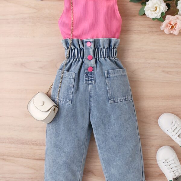 Adorable girls denim set from Newness, perfect for spring, summer, or fall. Features a stylish design and comfortable fit.