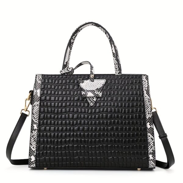 Newness Serpentine Chic Leather Tote Bag: A timeless, elegant tote bag in rich leather, perfect for everyday use.