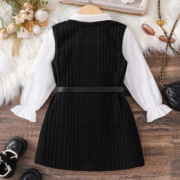 Adorable girls' ruffle-sleeve knit dress set, perfect for spring or autumn. The set features a stylish knit dress with elegant ruffle sleeves.