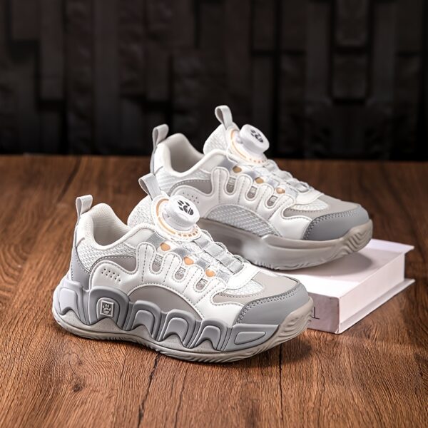 Stylish and breathable Cloud Runners running sneakers for boys by Newness. Perfect for active kids, these sneakers offer comfort and style.
