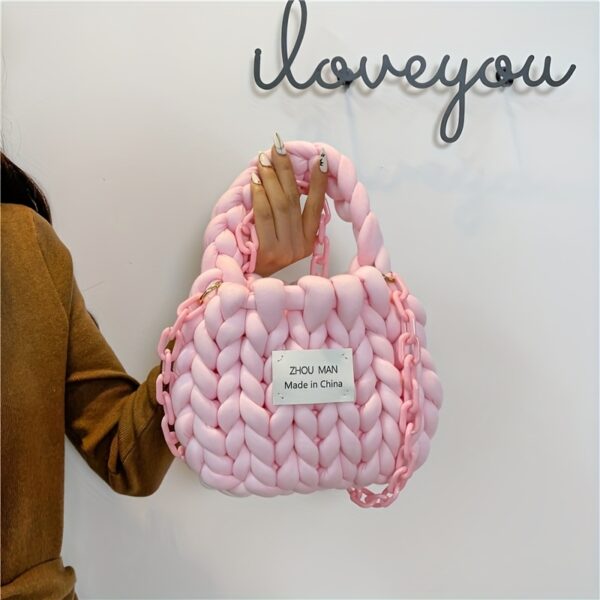 Unleash your creativity with the Newness Chloe DIY Chunky Chain Bag. A premium quality, chic, and on-trend bag, perfect for fashion lovers. Customize it to match your unique style!