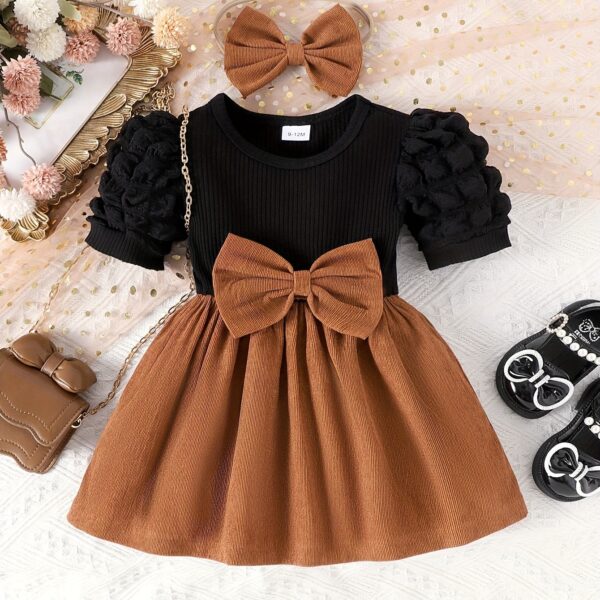 Adorable summer girls' pinstripe bow dress set from Newness. Two-piece outfit perfect for playtime. Features a stylish pinstripe pattern and a cute bow detail.
