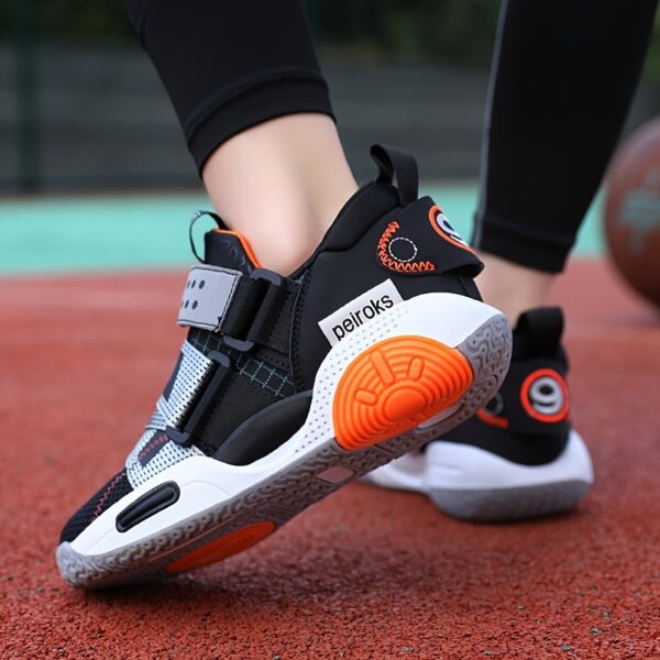 Stylish and comfortable striped active low-top sneakers for boys, perfect for any occasion.