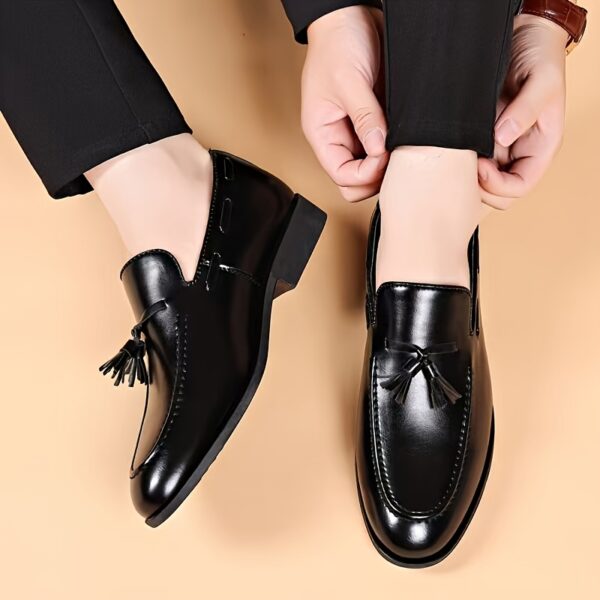 Newness Metropolitan Mens Tassel Loafers Comfortable and sophisticated loafers ideal for any occasion