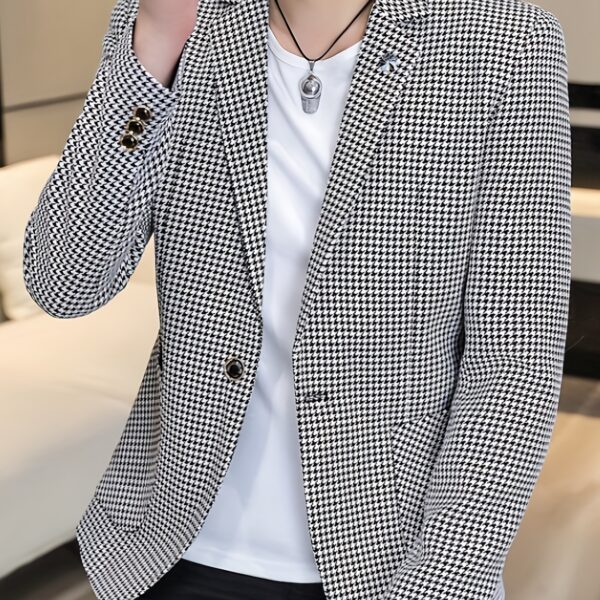 Newness Metropolitan Plaid Sport Coat in premium polyester, perfect for spring and autumn. Model wearing a stylish, sophisticated plaid sport coat.