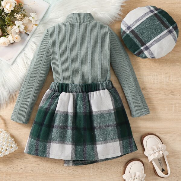 Adorable girls' cozy sweater set, perfect for fall and winter. Featuring a soft, warm knit and a charming design, this two-piece set includes a sweater and leggings.