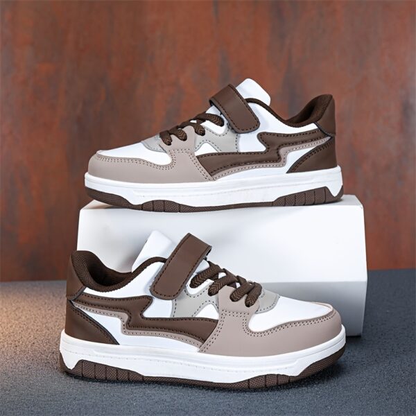 Stylish and comfortable striped and plaid boys' sneakers from Newness, perfect for everyday wear. Durable construction ensures long-lasting use.