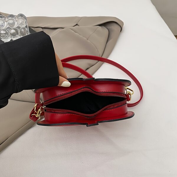 Newness Tropical Escape Leaf Crossbody Bag: A stylish and unique crossbody bag perfect for everyday use or outdoor adventures. Features a leaf-shaped design and adjustable strap.