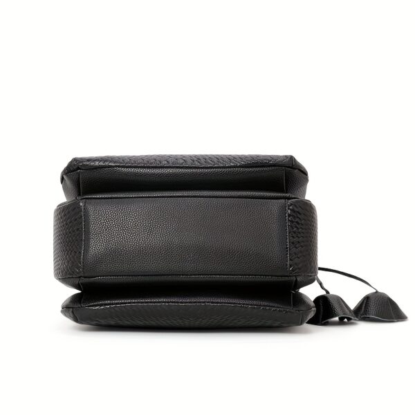 Newness Cairo Nights Black Leather Tote: A luxurious black leather tote bag with elegant structure, perfect for everyday chic.