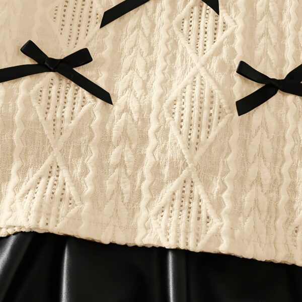 Adorable girls' bow set in various colors and patterns, perfect for any occasion. Shop Newness's latest collection!