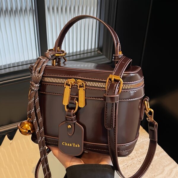 The Newness Riviera Vintage Boxy Tote, a chic and stylish boxy handbag perfect for any occasion. View the bag's structured shape, vintage-inspired details, and high-quality materials.