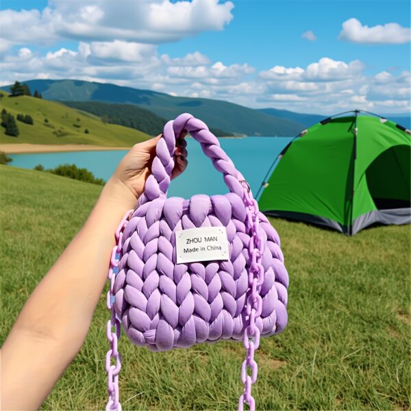Unleash your creativity with the Newness Chloe DIY Chunky Chain Bag. A premium quality, chic, and on-trend bag, perfect for fashion lovers. Customize it to match your unique style!