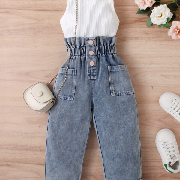 Adorable girls denim set from Newness, perfect for spring, summer, or fall. Features a stylish design and comfortable fit.
