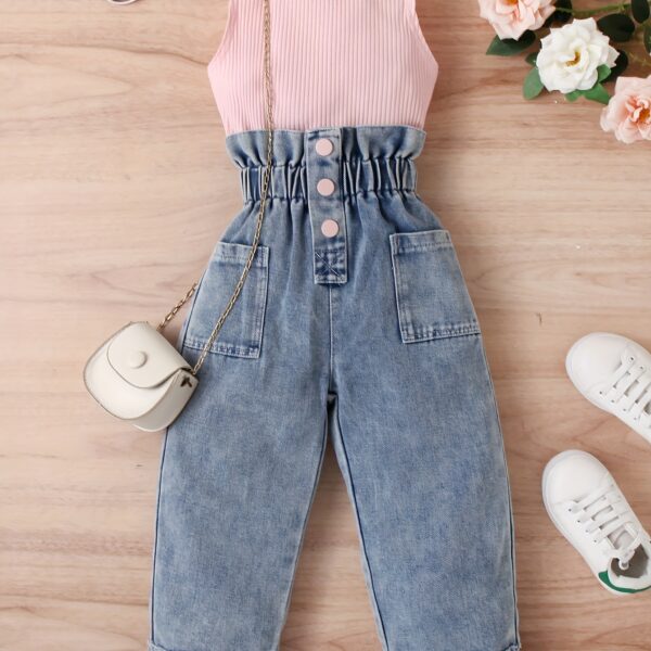 Adorable girls denim set from Newness, perfect for spring, summer, or fall. Features a stylish design and comfortable fit.