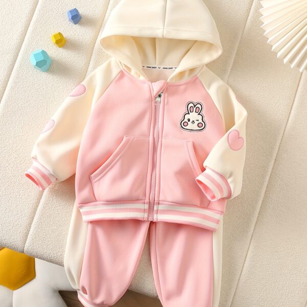 Adorable Spring Blossom Girls' Tracksuit, perfect for outdoor play. A charming pink and floral tracksuit, ideal for spring and summer.