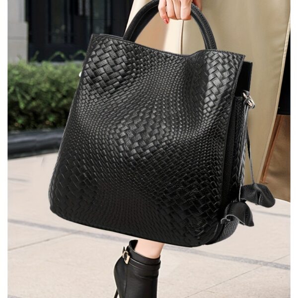 Newness Cairo Nights Black Leather Tote: A luxurious black leather tote bag with elegant structure, perfect for everyday chic.