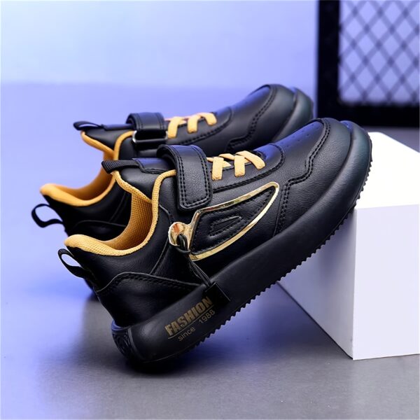 Stylish and comfortable boys' sneakers from Newness, perfect for active play. Lightweight design ensures all-day wear.