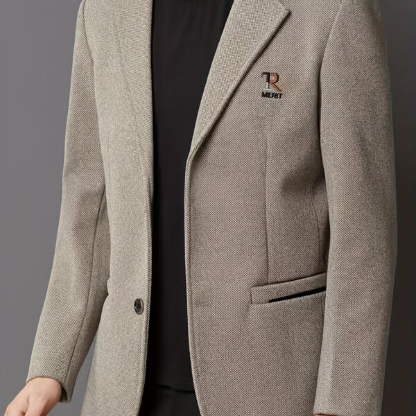 The Metropolitan Men's Casual Suit by Newness: A sophisticated yet effortlessly stylish suit for the modern man. Sharp lines and premium fabric create a polished look, perfect for any occasion.