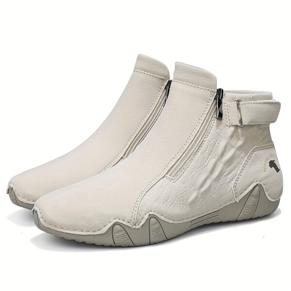 Newness Metropolitan Men's Zip-Up Boots: Stylish and comfortable men's zip-up boots, perfect for any occasion. Showcasing excellent craftsmanship and durable materials.