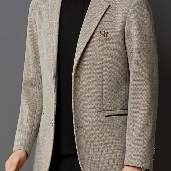 The Newness Metropolitan Men's Casual Blazer, a sophisticated navy blazer perfect for spring and autumn, shown on a male model. The blazer features a classic cut and high-quality fabric.
