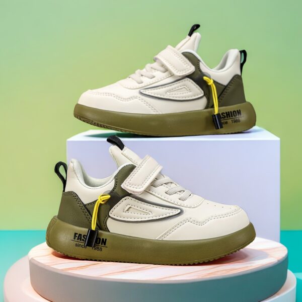 Stylish and comfortable boys' sneakers from Newness, perfect for active play. Lightweight design ensures all-day wear.