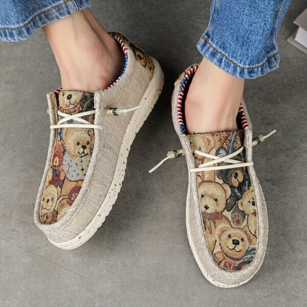Newness Casual Bear Loafers in beige Showcasing the breathable fabric and comfortable EVA cushioned sole