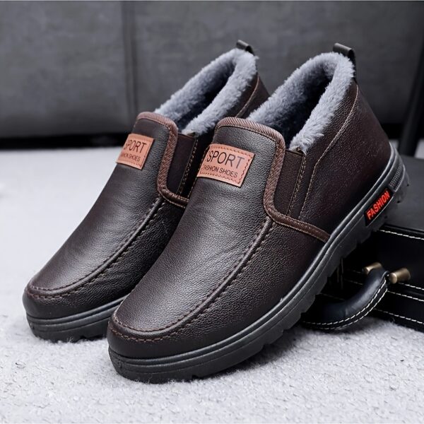 Newness Oslo Men's Winter Shoes: Stylish and warm, perfect for cold weather. Durable design ensures lasting comfort.
