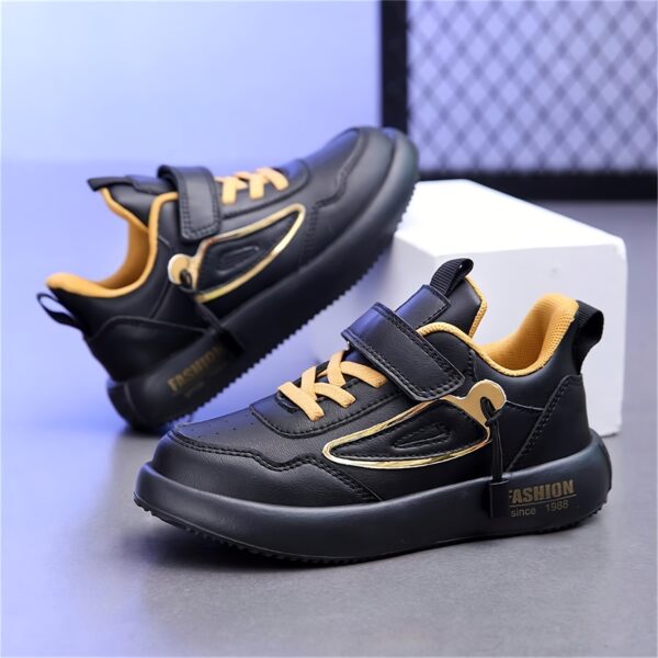 Stylish and comfortable boys' sneakers from Newness, perfect for active play. Lightweight design ensures all-day wear.