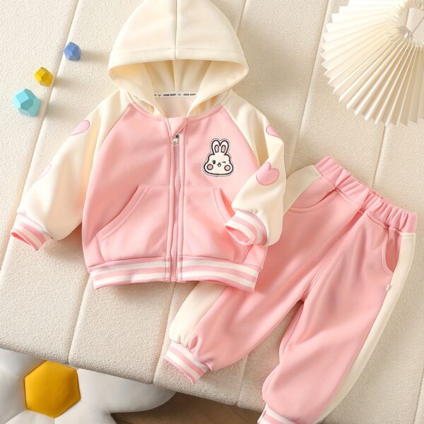 Adorable Spring Blossom Girls' Tracksuit, perfect for outdoor play. A charming pink and floral tracksuit, ideal for spring and summer.