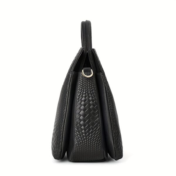 Newness Cairo Nights Black Leather Tote: A luxurious black leather tote bag with elegant structure, perfect for everyday chic.