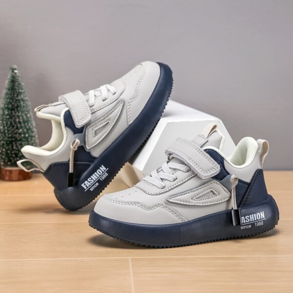 Stylish and comfortable boys' sneakers from Newness, perfect for active play. Lightweight design ensures all-day wear.