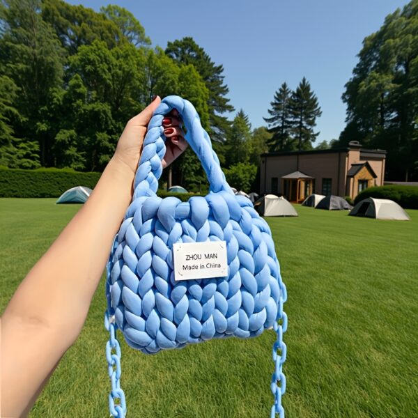 Unleash your creativity with the Newness Chloe DIY Chunky Chain Bag. A premium quality, chic, and on-trend bag, perfect for fashion lovers. Customize it to match your unique style!