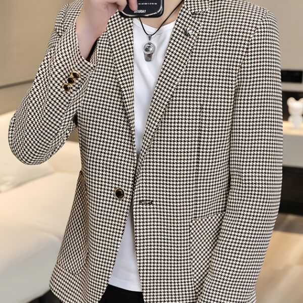 Newness Metropolitan Plaid Sport Coat in premium polyester, perfect for spring and autumn. Model wearing a stylish, sophisticated plaid sport coat.